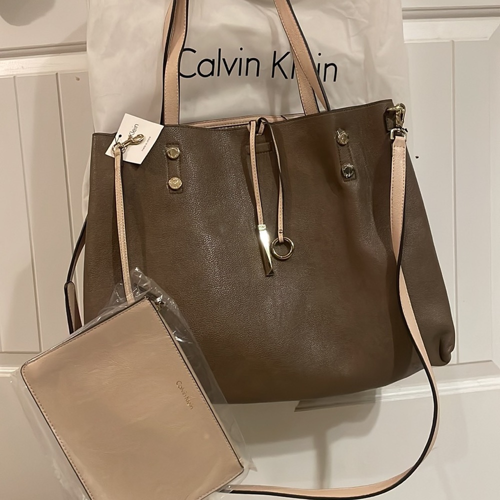 NWT Calvin Klein reversible Leather shoulder/tote bag !!